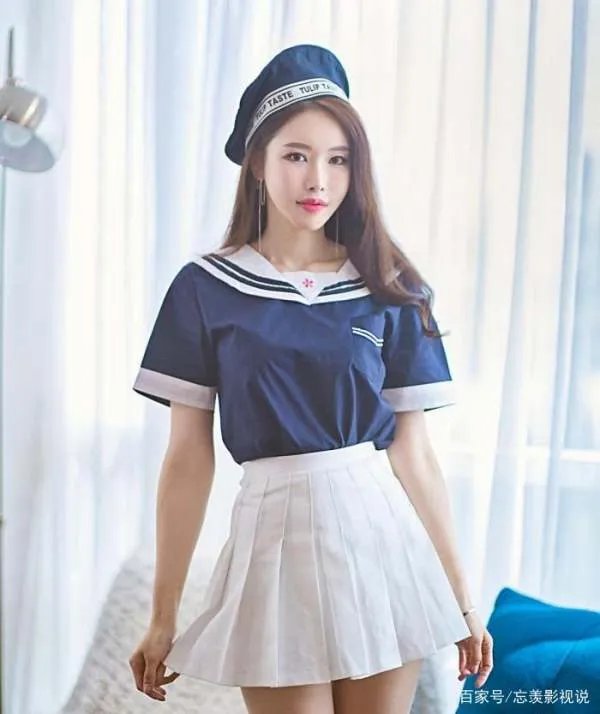 三十五岁韩国美熟女突然走红,丰满身材让韩国网友欲罢不能,你怎么看?