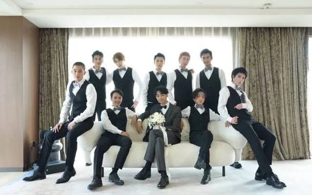 伴郎穿什么衣服合适 伴郎服装的要求