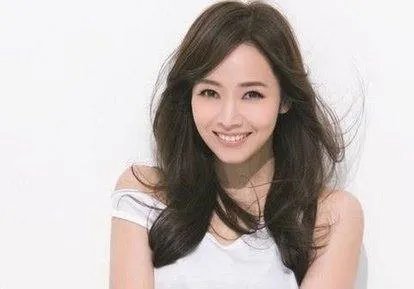 侯佩岑回应与昆凌撞图，为何被网友称“高情商”呢？