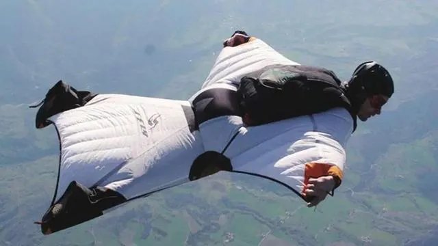 天门山翼装飞行失联女生身亡，你如何看待极限运动？