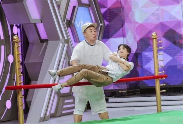 怎么评价吴昕？