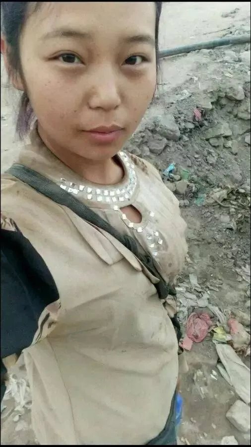 这位20岁工地女孩自拍，震惊了所有男人！！