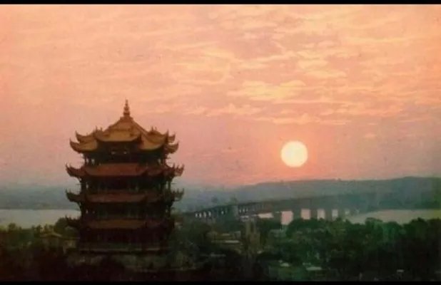 《黄鹤楼》这首诗有什么意境？