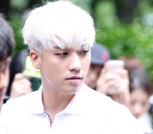 李胜贤女友叫什么 两人深夜当街搂抱