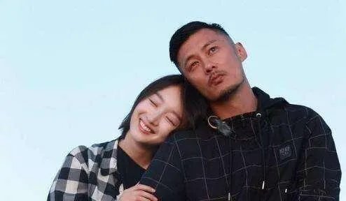 余文乐低调结婚收获一堆祝福;而公布恋情的鹿晗却被脱粉,怎么看待这两件事?