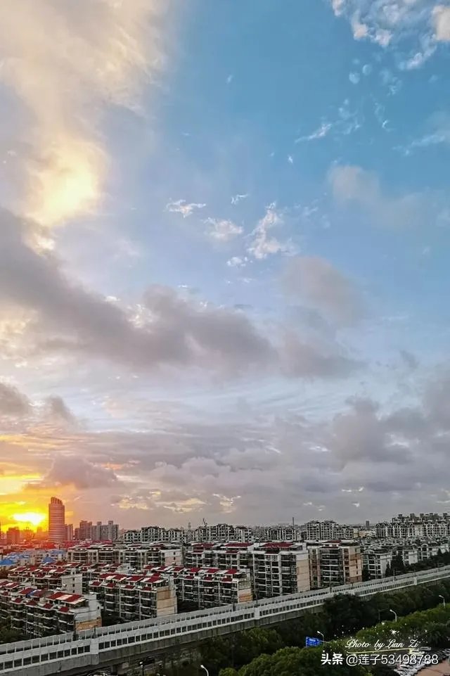 今年夏天你有拍到火烧云吗，可以分享一下吗？