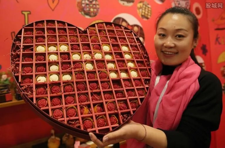 99朵玫瑰多少钱 99朵玫瑰代表什么意思