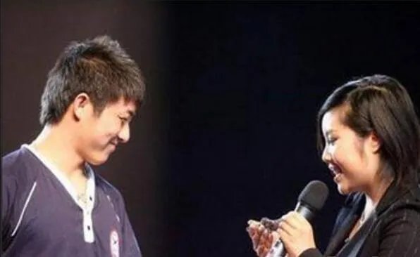 纪敏佳的老公照片曝光 晒素颜照被指整容