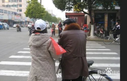 新娘跪地救人的启示