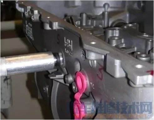 自动变速箱阀体总成拆卸与安装（教程图解）