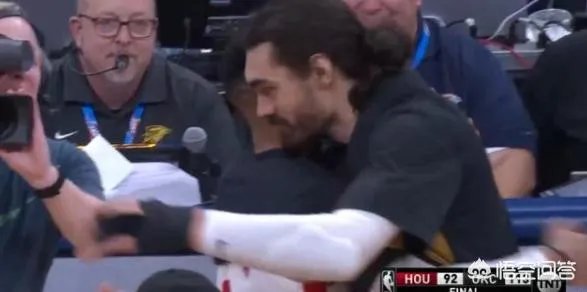 威少重回雷霆主场拿到34分5助攻,赛后主动跟保罗,亚当斯等人拥抱,你怎么看?