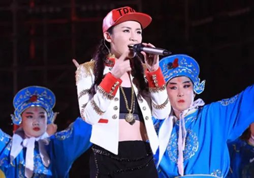 陈梓童背景很硬后台惊人 个人资料曝光父亲军衔