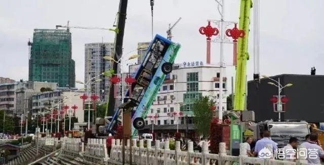 安顺公交车坠湖,你怎么看?