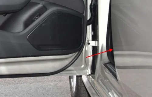 2012款奥迪a4发动机号在什么位置看图