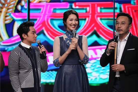 王祖蓝大赞李亚男完美   被誉最萌身高差夫妇