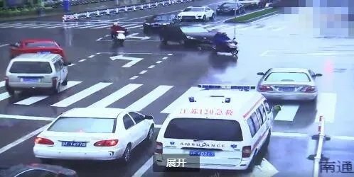 渣土车撞上电动车闯红灯死亡谁付主要责任？