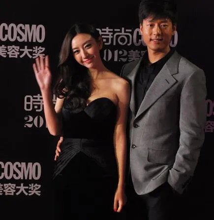 【图】女星唐一菲生子引关注 儿子重六斤半与凌潇肃秀恩爱