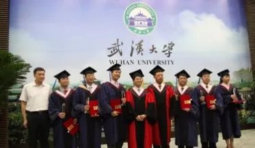 武大全场合唱夜空中最亮的星，有没有戳中你的泪点？