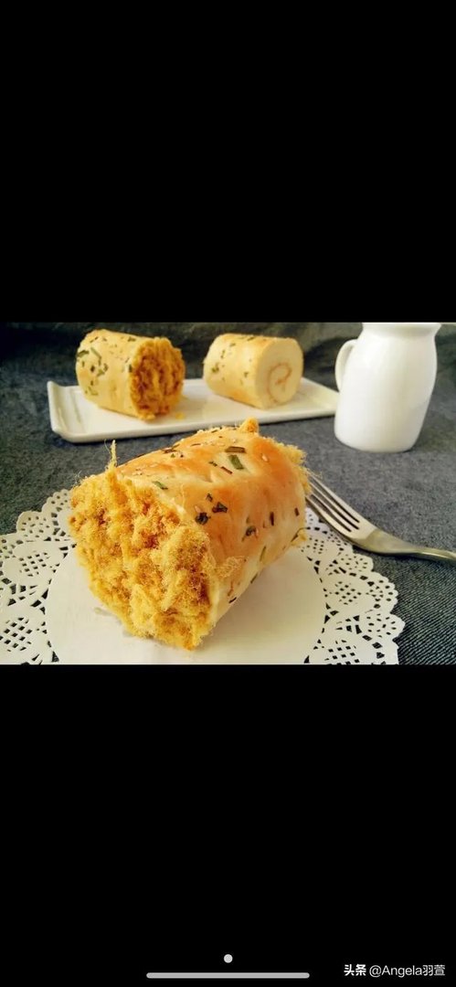 外面有一层薄皮、里面有夹心，然后两边还有肉松的一种面包，是什么面包呢？怎么做比较好吃，特别想吃？