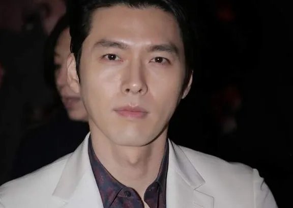 江疏影因玄彬公布恋情事件吃味发文，她作为玄彬的小迷妹有过哪些追星举动？