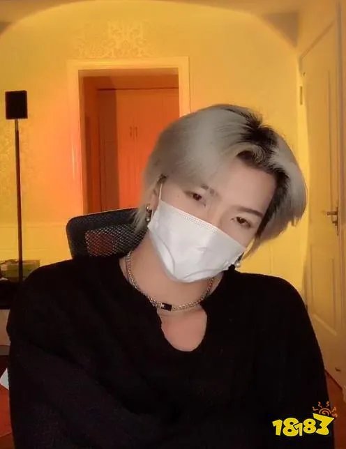 网红七鹤大人终于摘下口罩，失去热度后，终于要露脸了？