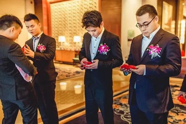 婚礼伴郎着装要怎么穿 伴郎要注意些什么
