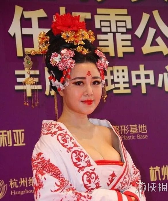 北影毕业生“叫板”范冰冰 丰胸后COS《武媚娘传奇》