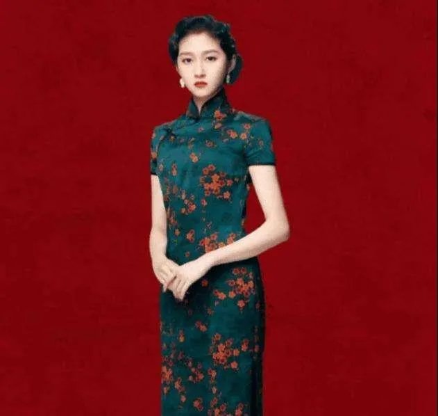 关晓彤穿旗袍好看吗？