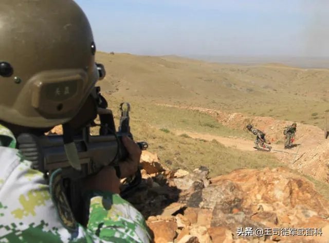 演习时用的空包弹，中弹后为什么会冒烟？