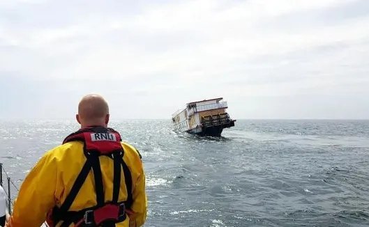 老船翻新首航沉海的原因是什么?