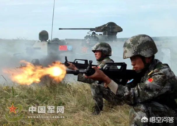 演习时用的空包弹，中弹后为什么会冒烟？