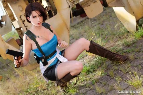 《生化危机3》吉尔COS丰满诱人 肤白貌美酥胸半露