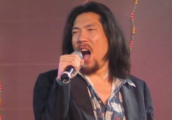 你总在不远地方等着我是哪首歌的歌词？