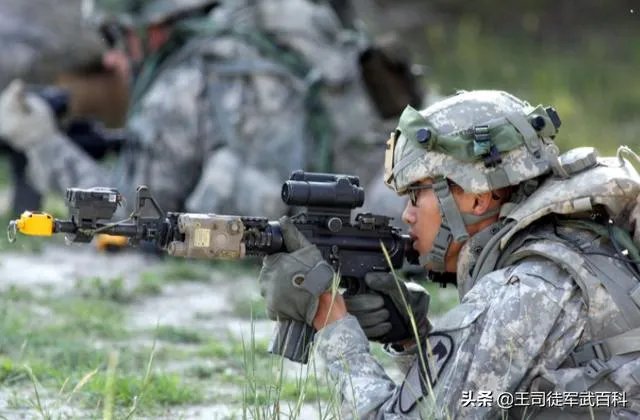 演习时用的空包弹，中弹后为什么会冒烟？