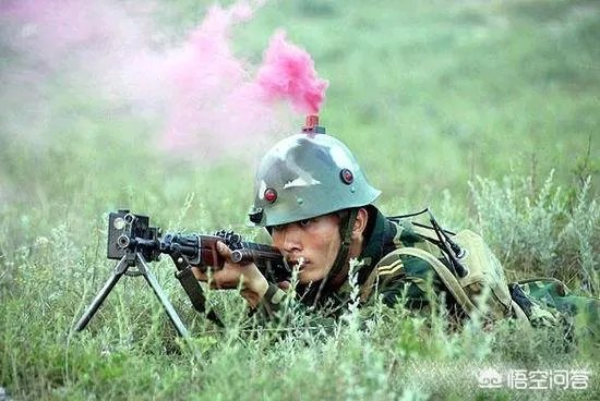 演习时用的空包弹，中弹后为什么会冒烟？