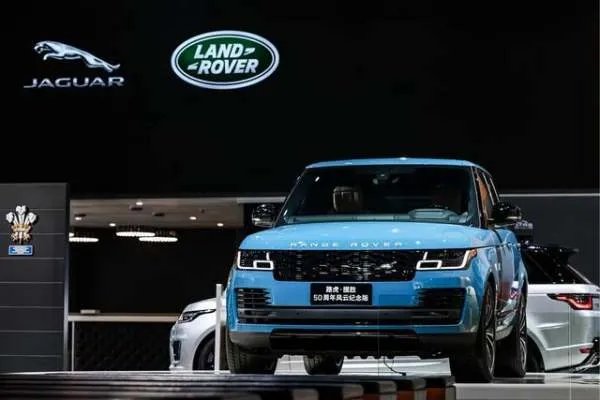 售价超200万的路虎揽胜还有最奶爸的路虎卫士,谁才是你的菜？