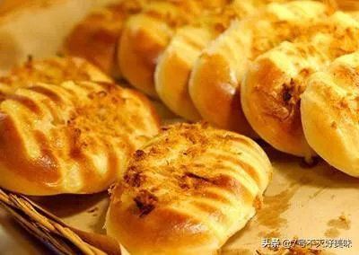 外面有一层薄皮、里面有夹心，然后两边还有肉松的一种面包，是什么面包呢？怎么做比较好吃，特别想吃？