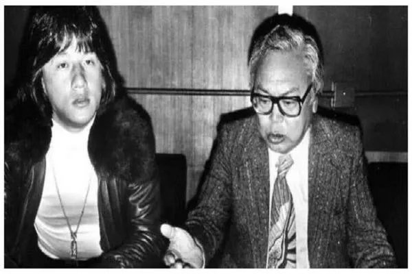 成龙选择离开曾经捧红他的罗维，然而却遭到人身威胁？