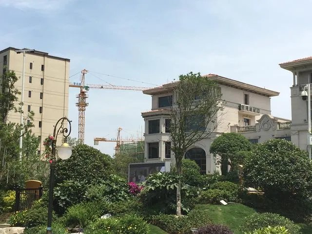 我有个疑问，买了滇池别墅，被拆后原来付的款能不能退回？