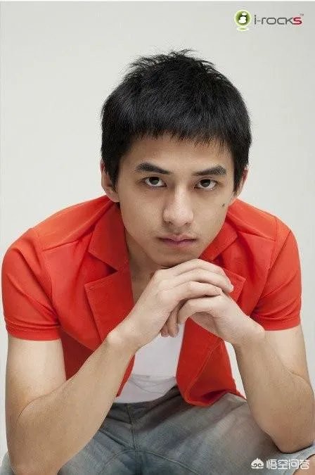 你心目中最强的LOL战队可以由哪些人组成？