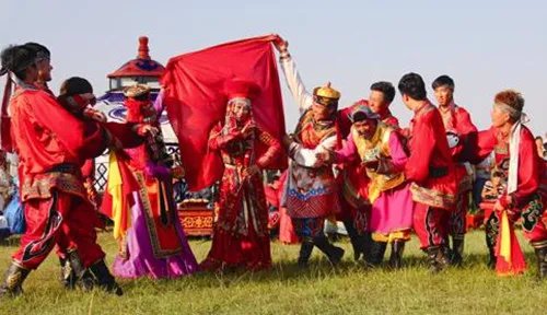 草原婚礼策划方案 独具特色的6大草原婚礼流程