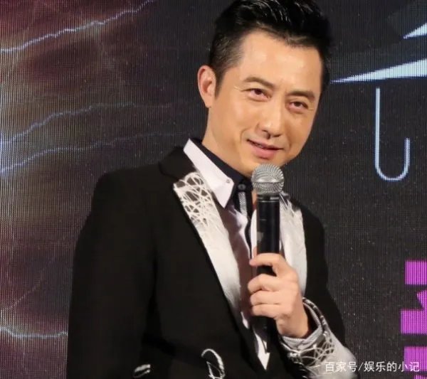 他是毁掉庾澄庆家庭的真凶，殴打伊能静，如今还是一个人生活，他是谁？