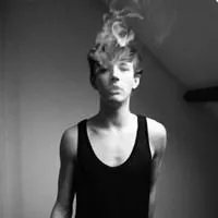 谁有黑白色抽烟颓废男头像 像这样的