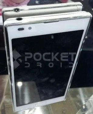 绅士的品格里面女主角用的什么手机呀