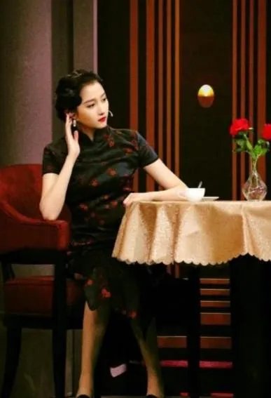 关晓彤穿旗袍好看吗？