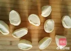 外面有一层薄皮、里面有夹心，然后两边还有肉松的一种面包，是什么面包呢？怎么做比较好吃，特别想吃？