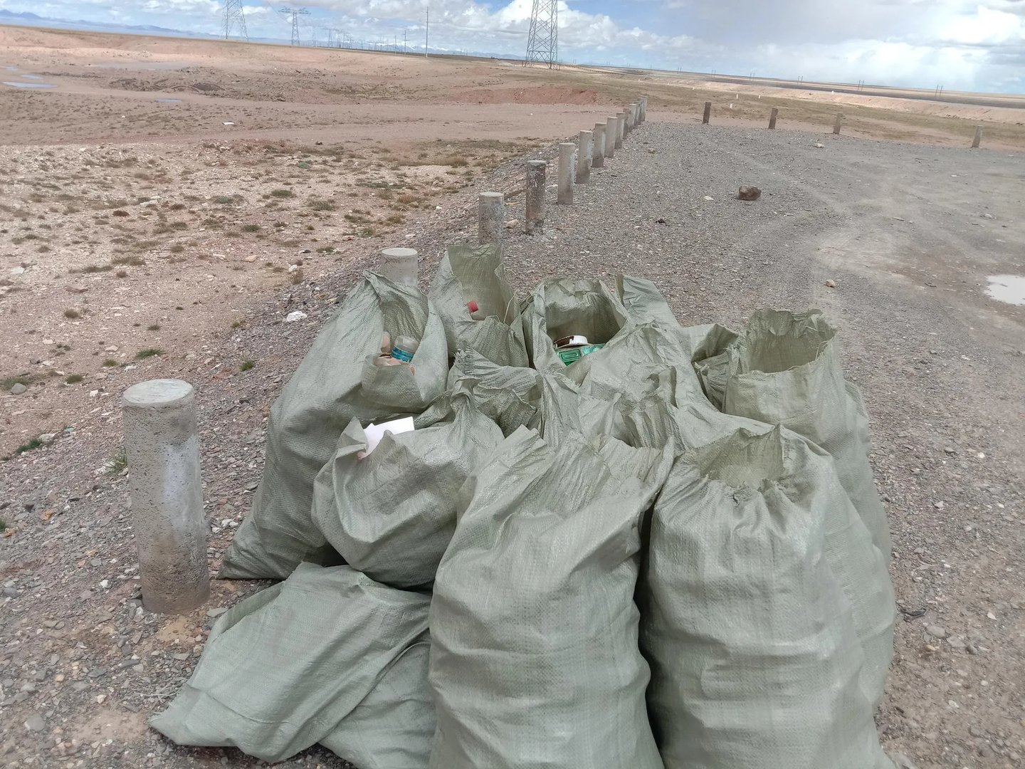 如何看待小伙网贷去可可西里捡垃圾这件事？