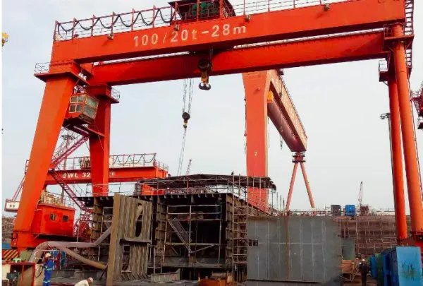 深圳地铁一施工现场龙门吊倒塌是怎么回事？