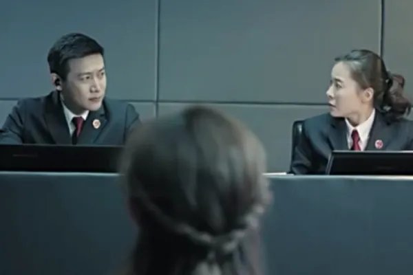 女生被杀案，嫌犯父亲是司法局干部，这件事他是否知情？