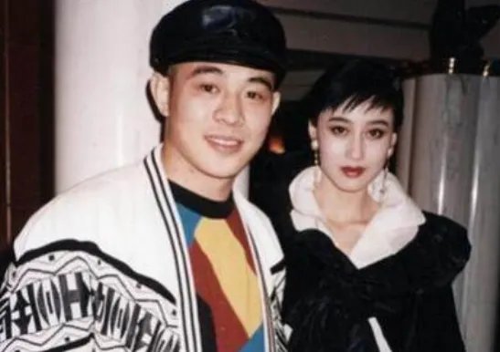 李连杰与利智在拍摄《龙在天涯》时一见钟情，两人为何定下十年之约？